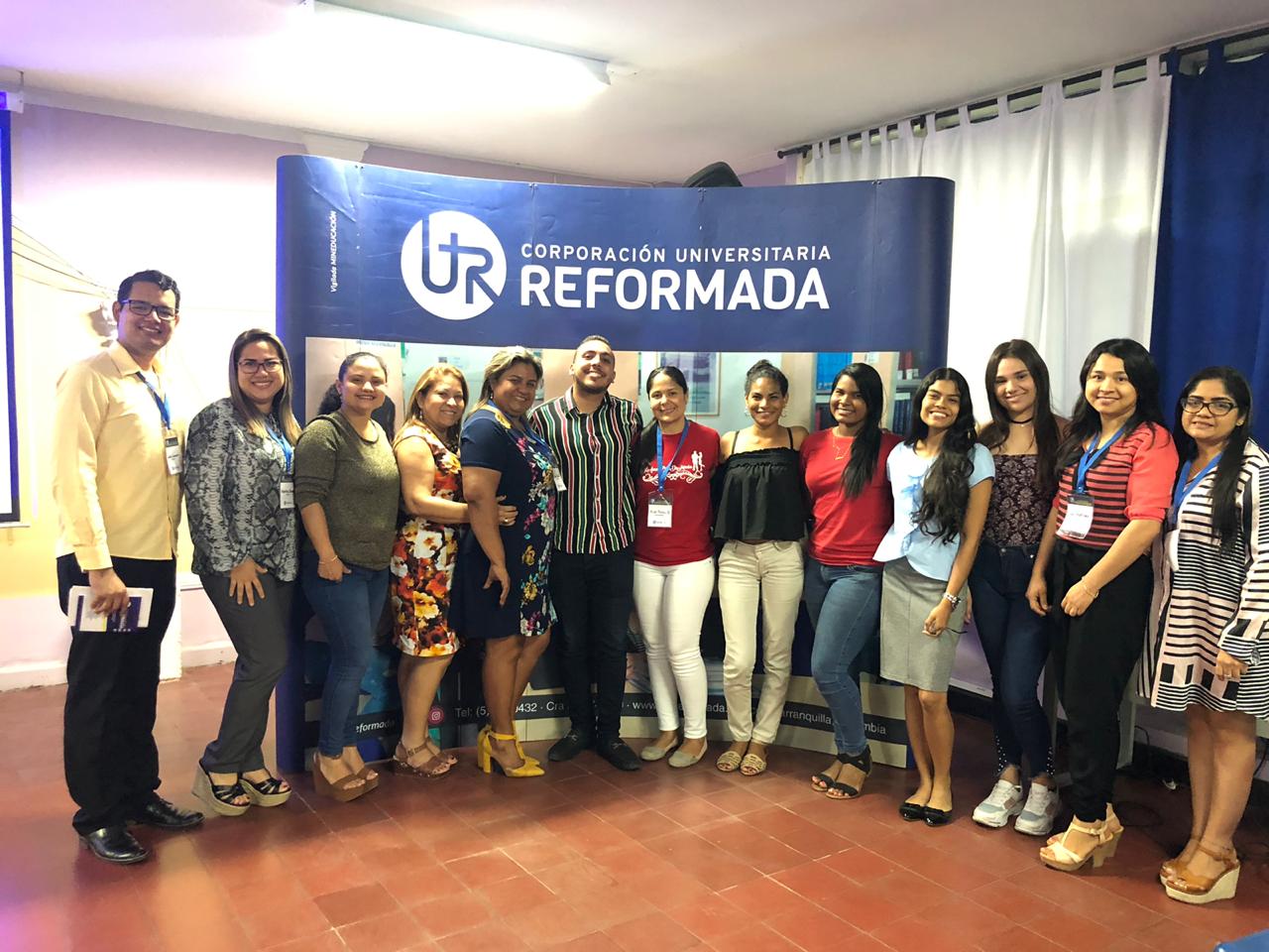 Equipo de trabajo del semillero SEBILINGÜE. Directora programa Dionne Navarro, estudiantes, asesores y pares evaluadores.